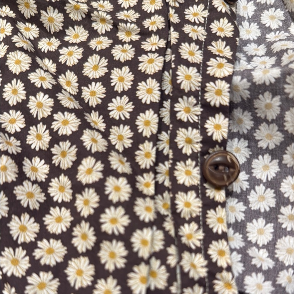 Patterned Button-Up Shirt - Picture 3 of 4